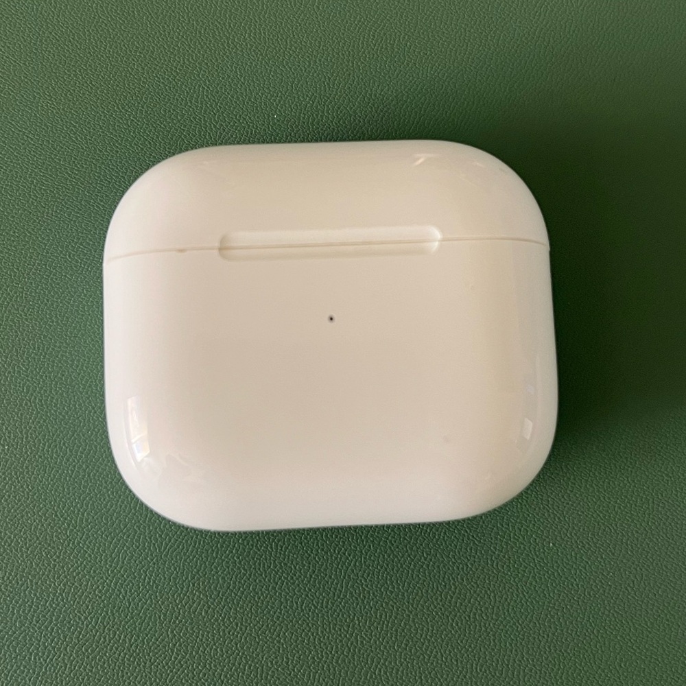 AirPods 3rd Gen Wireless Charging Case